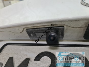 Камера заднего вида Hyundai CARMEDIA CM-7267KL OEM CCD-sensor Night Vision Hyundai Solaris (c 2017 по настоящее время) для вывода на штатный заводской монитор CARMEDIA CM-7267KL OEM CCD-sensor Night Vision (ночная съёмка) с линиями разметки (Линза-Стекло) Цветная штатная камера заднего вида
